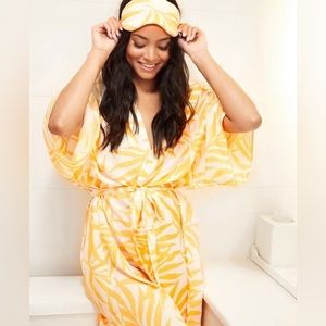 Maison Du Soir Magnolia Luxe Palm Leaf Print Kimono Robe Gold, White Size M/L